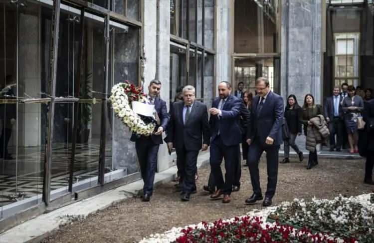 <p>Uluslararası &ouml;rg&uuml;tlerin o d&ouml;nemki temsilcilerinden AB Avrupa Parlamentosu Dış İlişkiler Komi̇tesi̇ Başkanı Elmar Brok, Avrupa Dış İlişkiler Konseyi &Uuml;yesi ve İsve&ccedil; Eski Dışişleri Bakanı Carl Bildt, Avrupa Konseyi Genel Sekreteri Thorbjorn Jagland, Avrupa Konseyi Parlamenter Meclisi (AKPM) Başkanı Pedro Agramunt, Avrupa Parlamentosu Başkanı Martin Schultz, AGİTPA Başkanı Christine Muttonen, Birleşmiş Milletler (BM) Genel Sekreter Sekreter Yardımcısı Jeffrey Feltman, BM M&uuml;lteciler Y&uuml;ksek Komiseri Flippo Grandi, T&uuml;rk Konseyi Genel Sekreteri Ramil Hasanov T&uuml;rkiye'yi ziyaret etti.</p>
