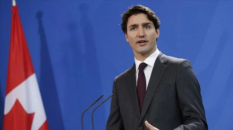 <p><span style="color:#B22222"><strong>KANADA BAŞBAKANI JUSTİN TRUDEAU:</strong></span></p>

<p>T&uuml;m Kanadalıların adına, T&uuml;rkiye'de yaşanan olaylarla ilgili kaygılarımızı ifade etmek istiyorum.</p>

<p>T&uuml;m taraflara itidal &ccedil;ağrısında bulunuyoruz.</p>

<p>Kanada, T&uuml;rk demokrasisinin muhafazasını destekler ve silah zoruyla T&uuml;rkiye'nin demokratik kurumlarını yıkmak i&ccedil;in yapılan t&uuml;m girişimleri kınar."</p>

<p>&nbsp;</p>
