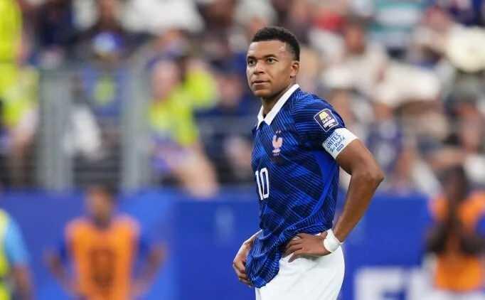 <p>* FRANSA<br />
<br />
* YARI FİNALDE İSPANYA'YA ELENDİ<br />
<br />
** Fransa'nın yıldız ismi Mbappe, b&ouml;ylece kariyerinde ilk kez D&uuml;nya Kupası'ndan elenmiş oldu.<br />
<br />
Mbappe, 2018'de Fransa ile şampiyon olmuş 2022'de ise finalde Arjantin'e kaybetmişti.</p>
