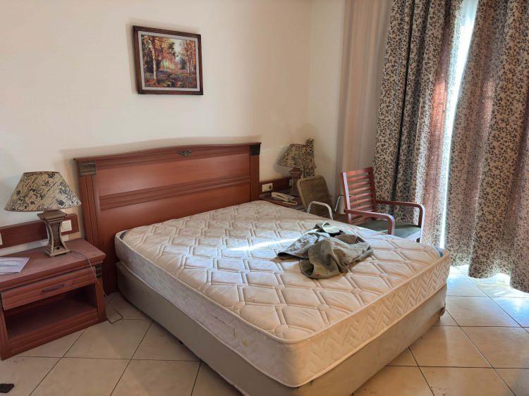 <p><span style="color:rgb(33, 37, 41)">Otelin sahibi turizmci Serkan Yazıcı'nın talimatı ile odalar kapatıldı ve hi&ccedil;bir m&uuml;şteriye verilmedi.&nbsp;</span></p>
