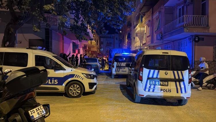 <p>Olay, d&uuml;n saat 23.00 sıralarında Yıldırım Mahallesi Badem Sokak'ta meydana geldi. G&ouml;khan G. ile eşi İmran G. arasında hen&uuml;z belirlenemeyen nedenle &ccedil;ıkan tartışma, kısa s&uuml;rede kavgaya d&ouml;n&uuml;şt&uuml;.&nbsp;</p>
