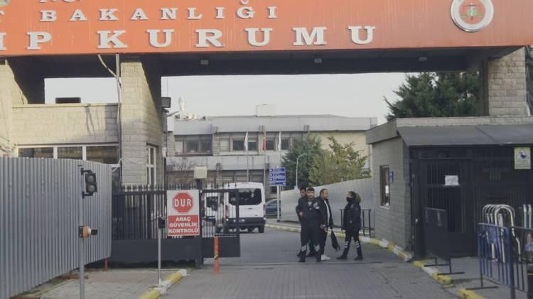 <p>BAŞSAVCILIKTAN A&Ccedil;IKLAMA</p>

<p>&nbsp;</p>

<p><em><strong>Bakırk&ouml;y Cumhuriyet Başsavcılığı'ndan operasyona ilişkin yapılan a&ccedil;ıklamada, şu ifadelere yer verildi:</strong></em></p>
