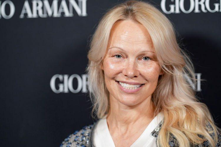 <p><strong><span style="color:#B22222">PAMELA ANDERSON</span>&nbsp; |&nbsp; 250 BİN DOLAR</strong></p>

