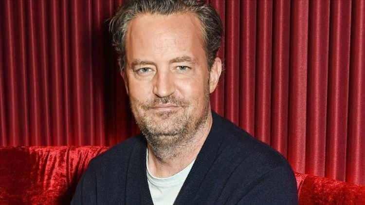 <p><strong><span style="color:#B22222">MATTHEW PERRY&nbsp;</span> |&nbsp; AKT&Ouml;R&nbsp; -&nbsp; 2023</strong></p>

<p>&nbsp;</p>

<p>Ketaminin akut etkileri. Boğulma. Kardiyovask&uuml;ler aşırı uyarılma ve solunum depresyonu.</p>
