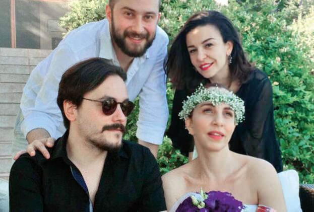 <p>Sertab Erener, 2016 yılında İzmir'in Seferihisar il&ccedil;esinde m&uuml;zisyen Emre Kula ile d&uuml;nyaevine girmişti.</p>
