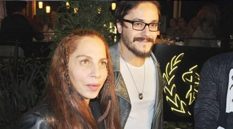 <p>Şarkıcı Sertab Erener, 2016 yılında hayatını birleştirdiği eşi Emre Kula ile evliliklerinin 10'uncu yılını sosyal medya hesabından yaptığı paylaşımla kutladı.</p>
