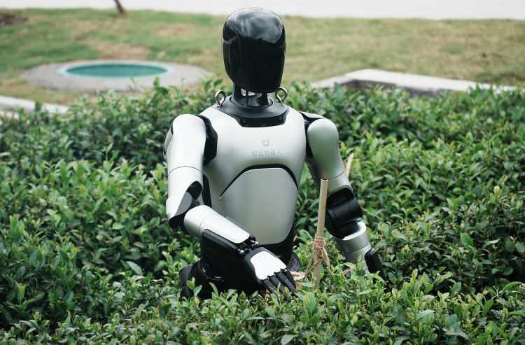 <p>Robot Park'ın i&ccedil;inde y&uuml;zlerce Apollo 2 robotu, ger&ccedil;ek m&uuml;şteri sahalarında karşılaşacakları g&ouml;revleri tekrar tekrar yerine getiriyor. Lojistik, &uuml;retim, perakende ve diğer end&uuml;striyel ortamlara y&ouml;nelik olarak tasarlanan bu g&ouml;revler arasında kutuları konvey&ouml;r bantlara y&uuml;kleme, oyuncakları ve ara&ccedil;ları sınıflama kutularına ayırma, eşyaları raflara dizme, paketleme, palet taşıma, envanter tarama ve kapı a&ccedil;ma gibi işlemler bulunuyor.</p>

