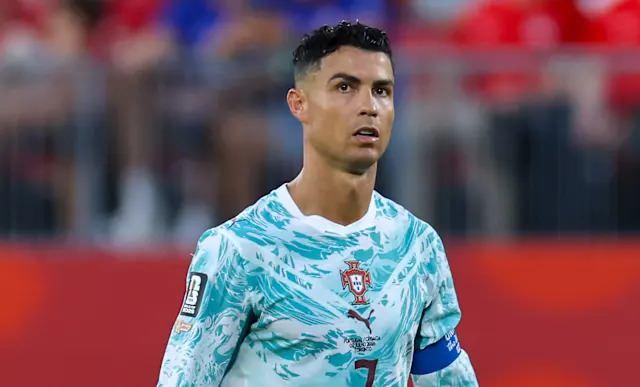 <p><strong><span style="color:#B22222">1)&nbsp; CRISTIANO RONALDO&nbsp;</span> |&nbsp; 11.2 MİLYON PAYLAŞIM</strong></p>
