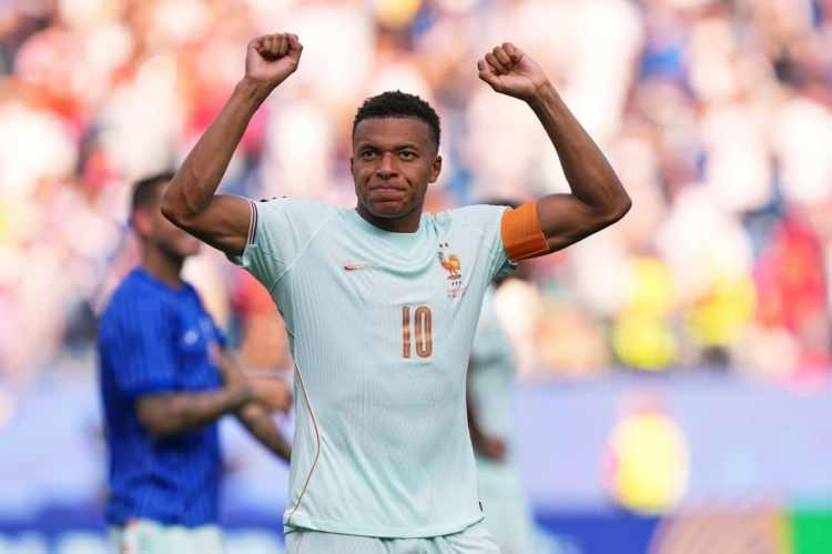 <p>10- Kylian Mbappe | 134 milyon takip&ccedil;i (G&uuml;ncel takip&ccedil;i) | 4 milyon takip&ccedil;i (Kazanılan takip&ccedil;i)</p>

