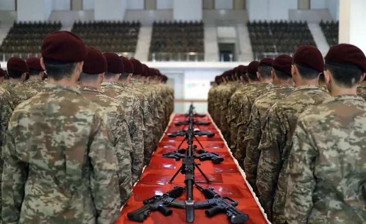 <p>T&uuml;rkiye'nin g&ouml;z bebeği Bordo Bereliler, &uuml;st&uuml;n operasyonel kabiliyetleriyle k&uuml;resel s&uuml;per g&uuml;&ccedil;leri geride bırakarak tarih yazdı.</p>
