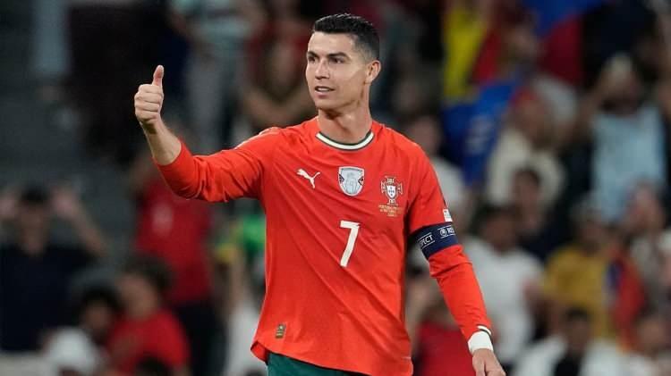 <p><strong><span style="color:#B22222">D&Uuml;NYANIN EN ZENGİN FUTBOLCUSU&nbsp;</span> | RONALDO</strong></p>
