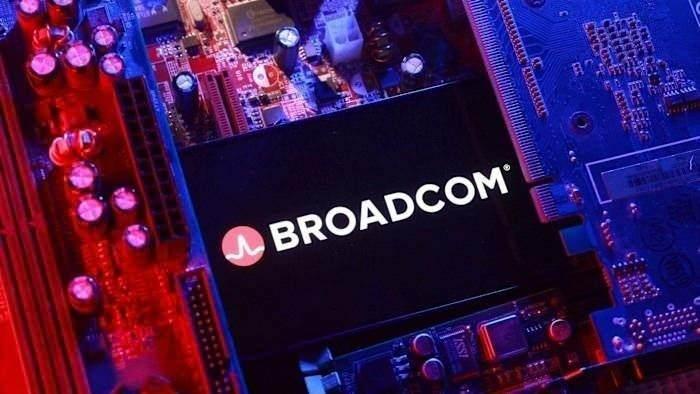 <p><strong><span style="color:#B22222">25)&nbsp; &nbsp;BROADCOM&nbsp;</span> |&nbsp; 1.63 TRİLYON DOLAR&nbsp; -&nbsp; Yarı iletken &ccedil;ip &uuml;reticisi</strong></p>
