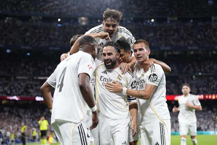 <p>Fenerbah&ccedil;e, forvet transferi konusunda Real Madrid'in kapısını &ccedil;aldı.&nbsp;</p>

<p>&nbsp;</p>
