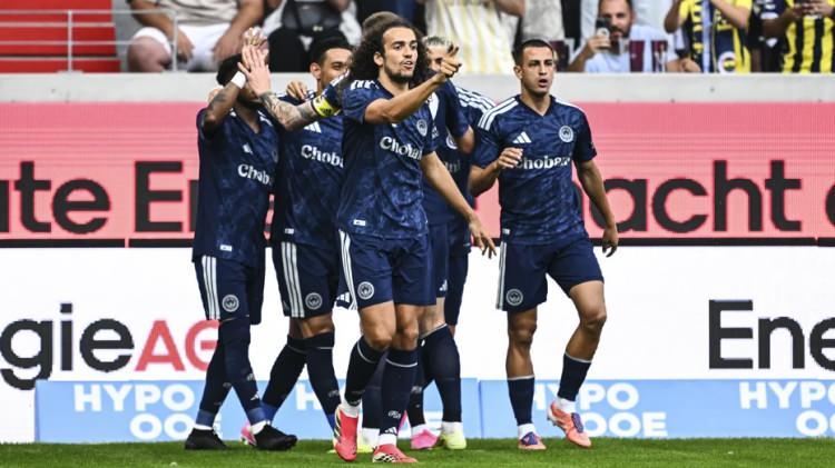 <p>Santrfor transferi yapmak isteyen Fenerbah&ccedil;e'de listeye son olarak s&uuml;rpriz bir isim girdi.</p>
