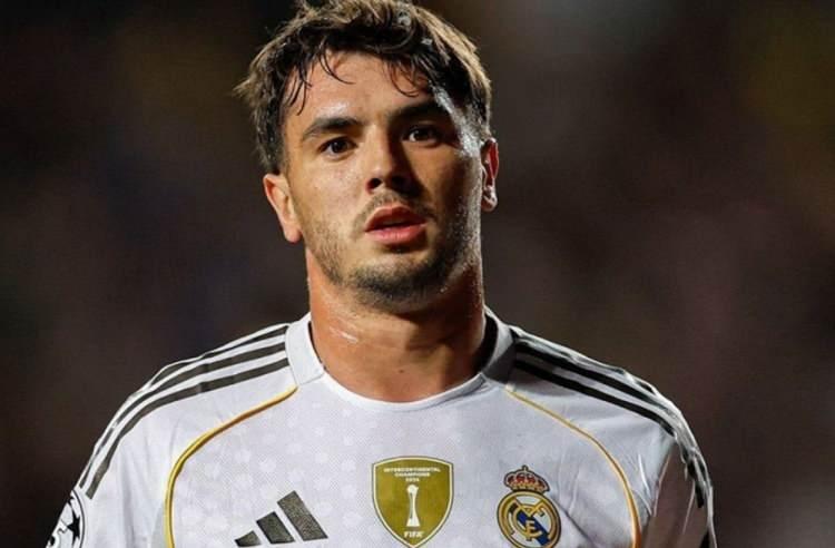 <p>Real Madrid'in g&ouml;zden &ccedil;ıkardığı 26 yaşındaki kanat oyuncusu Brahim Diaz'ı kiralamak isteyen Galatasaray, İspanyol devi ile temas kurmaya hazırlanıyor.<br />
<br />
İspanyol ekibinde teknik direkt&ouml;r Jose Mourinho'nun oyuncusu hakkındaki son kararı beklenirken, sarı kırmızılılar nabız yoklamaya başladı.<br />
<br />
(FOTOMA&Ccedil;)</p>
