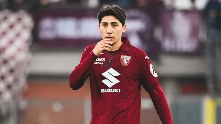 <p>Galatasaray, Torino ile bir yıllık s&ouml;zleşmesi kalan Emirhan İlkhan i&ccedil;in 3 milyon euroyu g&ouml;zden &ccedil;ıkardı.<br />
<br />
(FOTOMA&Ccedil;)</p>
