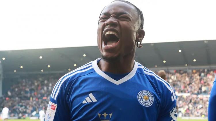 <p>Beşiktaş, Leicester City forması giyen 22 yaşındaki Ganalı kanat oyuncusu Abdul Fatawu i&ccedil;in resmi teklif yaptı.<br />
<br />
(FANATİK)</p>
