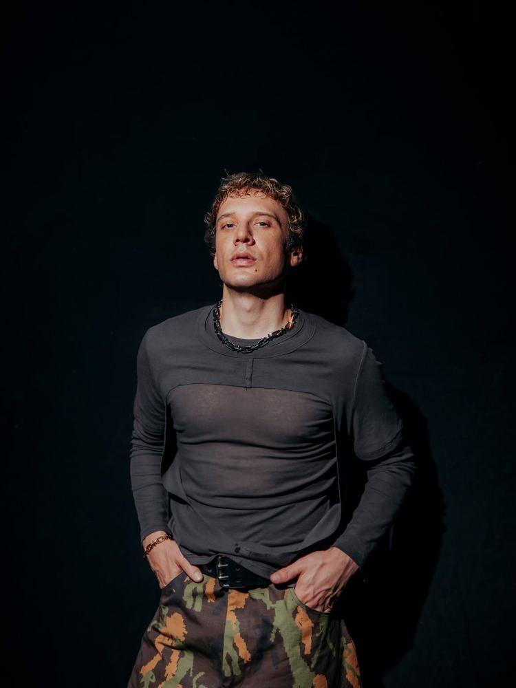 <p>Sahne performansları, hit şarkıları ve danslarıyla adından s&ouml;z ettiren pop m&uuml;ziğin sevilen isimlerinden Edis, bu kez yaptığı gayrimenkul yatırımıyla magazin g&uuml;ndeminde yer aldı.</p>
