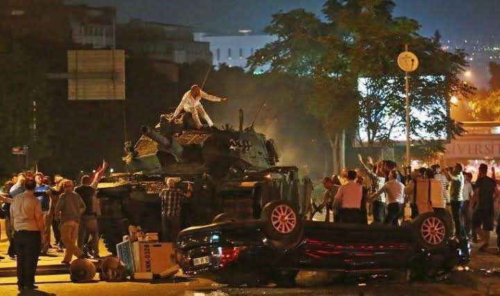 <p>Devletin i&ccedil;inde paralel yapı kurup darbe yapmayı planlayan FET&Ouml;'c&uuml; ter&ouml;ristlerin al&ccedil;ak girişiminin &uuml;zerinden 10 sene ge&ccedil;ti.</p>
