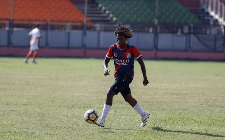 <p><strong>"FUTBOLDA DAHA İYİ YERLERE GELMEK İSTİYORUM"</strong></p>

