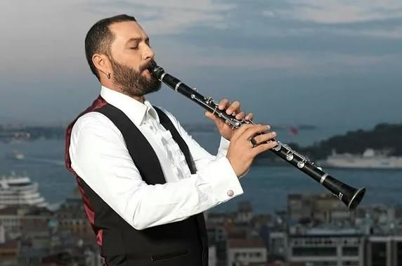 <p>Kibariye ile bir mekanda sahne alan &uuml;nl&uuml; klarnet&ccedil;i basın mensuplarının sorularını yanıtladı.&nbsp;</p>
