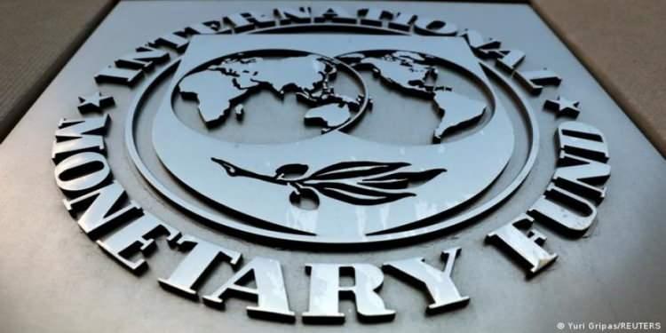<p>Bu nedenle k&uuml;resel b&uuml;y&uuml;me g&ouml;r&uuml;n&uuml;m&uuml; &uuml;lkeler arasında giderek daha farklı bir yapı sergiliyor. Enerji ithalatına bağımlı ekonomiler baskı altında kalırken, teknoloji odaklı &uuml;lkeler g&ouml;rece daha g&uuml;&ccedil;l&uuml; performans g&ouml;steriyor</p>

<p>&nbsp;</p>
