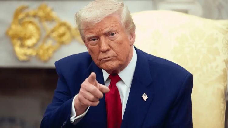 <p><strong><span style="color:#B22222">2)&nbsp; DONALD TRUMP&nbsp;</span> |&nbsp; ABD BAŞKANI</strong></p>

<p>&nbsp;</p>

<p>ABD'nin İran'a y&ouml;nelik askeri operasyonları ve sert yaptırımlarının başındaki isim olarak g&ouml;r&uuml;l&uuml;yor. İran, Washington'un politikalarının mimarlarından biri olarak Trump'ı su&ccedil;luyor.</p>
