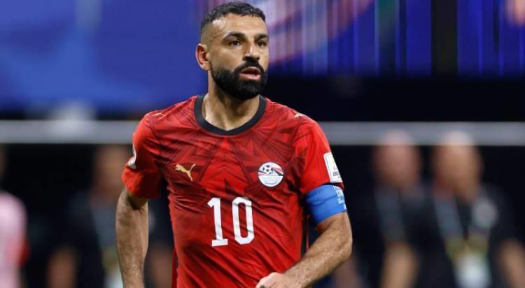 <p>Trossard'ı kadrosuna katan Beşiktaş'ın g&uuml;ndemine Mohamed Salah girdi. Menajeri İstanbul'a gelen Mısırlı yıldız Beşiktaş'a &ouml;nerildi. Salah'ın da siyah-beyazlı formayı giymeye sıcak baktığı ve transfer olumlu yaklaştığı &ouml;ğrenildi.<br />
<br />
(Akşam)</p>
