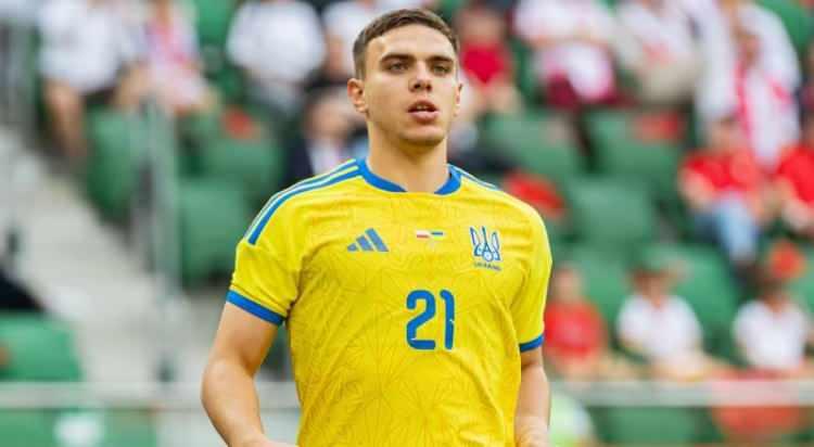 <p>Galatasaray, Dinamo Kiev'in 20 yaşındaki golc&uuml;s&uuml; Ponomarenko'yu istiyor. Ukrayne ekibi, kapıyı 30 milyon Euro'dan a&ccedil;tı.<br />
<br />
Aslan ise başarıya bağlı satın alma opsiyonu ile kiralama &ouml;nerdi.&nbsp;</p>

<p><br />
(T&uuml;rkiye Gazetesi)</p>
