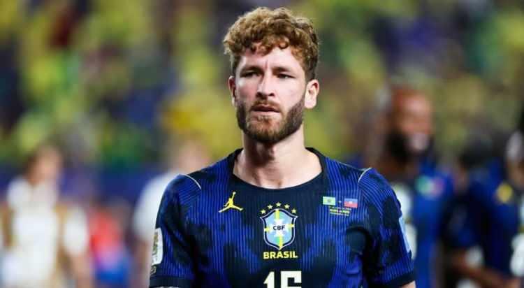 <p>Beşiktaş, 30 yaşındaki Leo Pereira i&ccedil;in Flamengo'ya resmi teklif yaptı. Kartal, 15 milyon Euro isteyen Brezilya ekibinden indirim istiyor.<br />
<br />
(Takvim)</p>
