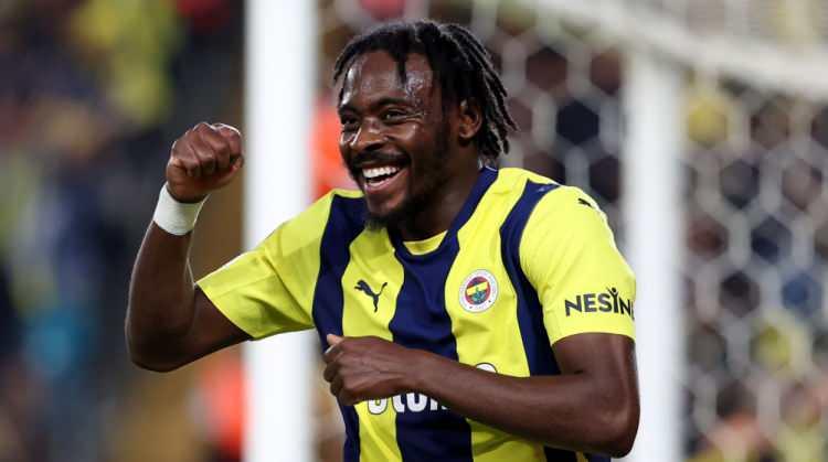 <p>Nijeryalı futbolcu, ge&ccedil;en sezon ayrıldığı Fenerbah&ccedil;e'ye geri d&ouml;nmeye hazırlanıyor.&nbsp;</p>
