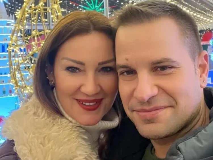 <p>Sosyal medyada paylaşılan g&ouml;r&uuml;nt&uuml;lerde Pınar Altuğ ile Yağmur Atacan'ın &ccedil;orap kullanımı &uuml;zerine yaptığı sohbet kısa s&uuml;rede binlerce kullanıcıya ulaştı.</p>

<p>&nbsp;</p>
