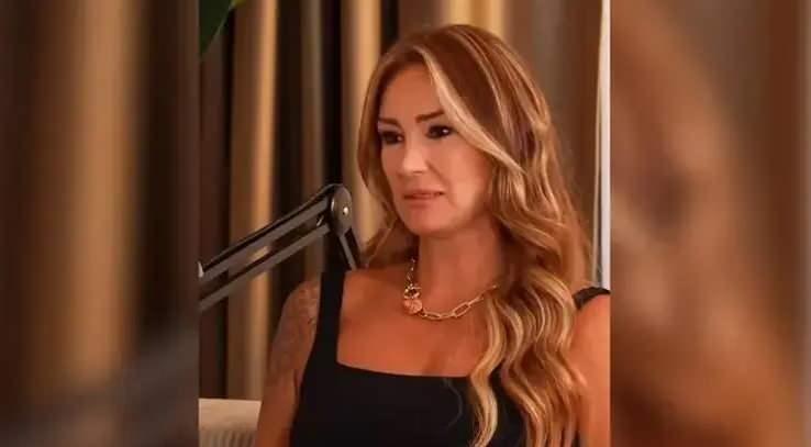 <p>Altuğ, eşinin bu savunmasına, "Başka niye bırakıyorsun? Eğer &ouml;yle bir şeyse &ccedil;ıkart, &ccedil;ekmeceye geri koy." s&ouml;zleriyle karşılık verdi.</p>

<p>&nbsp;</p>
