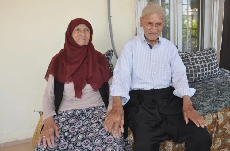 <p><strong>Gaziantep'in İslahiye il&ccedil;esinde yaşayan Cennet (103) ve Mehmet Balaban (100) &ccedil;ifti, 1953 yılından bu yana aynı yastığa baş koyuyor.</strong></p>
