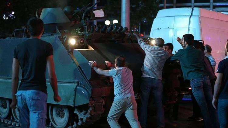 <p>Asker ve sivil 253 kişinin &ouml;rg&uuml;t mensuplarınca şehit edildiği darbe girişiminde yaklaşık 9 bin askeri personel, 35 u&ccedil;ak, 37 helikopter, 74'&uuml; tank 246 zırhlı ara&ccedil; ve 4 bine yakın hafif silah kullanıldığı kayıtlara ge&ccedil;ti.</p>
