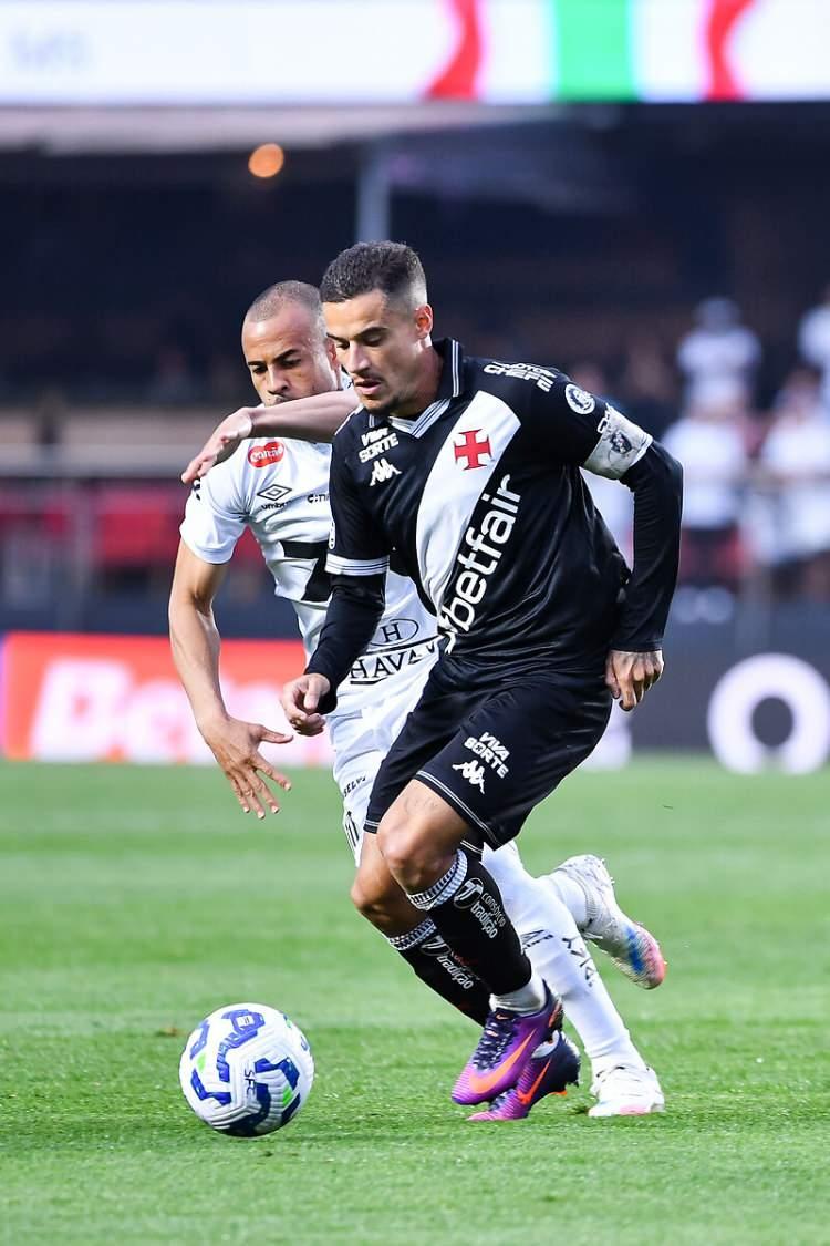 <p>Coutinho dosyasının kapanmasının ardından yeşil-beyazlı ekip, orta saha ve h&uuml;cum hattı i&ccedil;in alternatif isimler &uuml;zerinde &ccedil;alışmalarını hızlandırdı.</p>
