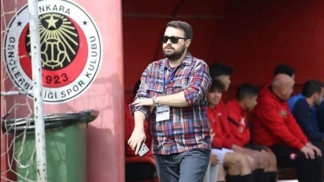 <p>&Ouml;zg&uuml;r Durşen (Gen&ccedil;lerbirliği) &ndash;<br />
<br />
​Y&ouml;neticilik yaptığı d&ouml;nemde kendi kul&uuml;b&uuml;n&uuml;n ma&ccedil;ına rakip takım lehine veya Gol bahislerine 50 kupon oynadığı değerlendirilmektedir.</p>
