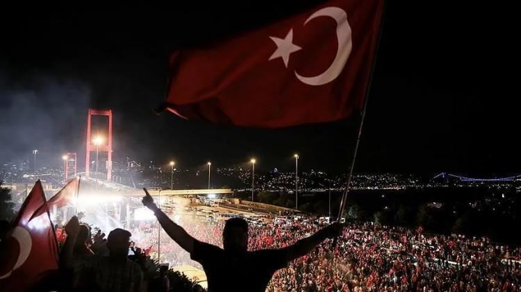 <p>Spor camiası, 15 Temmuz Demokrasi ve Milli Birlik G&uuml;n&uuml; dolayısıyla peş peşe paylaşımlarda bulundu.</p>
