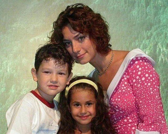 <p>Başrollerinde Sanem &Ccedil;elik, Nejat İşler ve Halit Ergen&ccedil;'in oynadığı dizi, d&ouml;neminin en pop&uuml;lerlerinden biriydi.</p>
