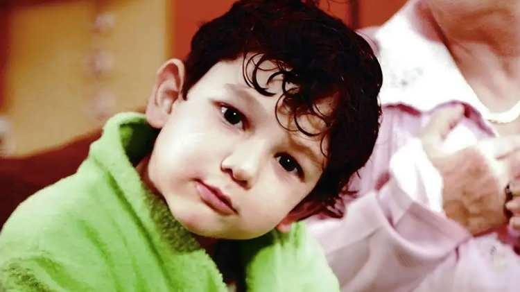<p>&Ccedil;ocuk karakterlerden Arda'yı oynayan Ayberk Ko&ccedil;ar, oyunculuk kariyerine 2004'te başlamıştı. Başarılı bir oyunculuk sergileyen Ko&ccedil;ar'ın şimdilerde oyunculukla ilgilenmediği biliniyor.</p>
