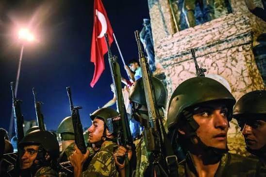 <p>Darbenin 10. yılında da T&uuml;rk milleti verdiği b&uuml;y&uuml;k sınavı unutmayarak bu yılda iradesine sahip &ccedil;ıkarak şehidlerini yad etti.</p>
