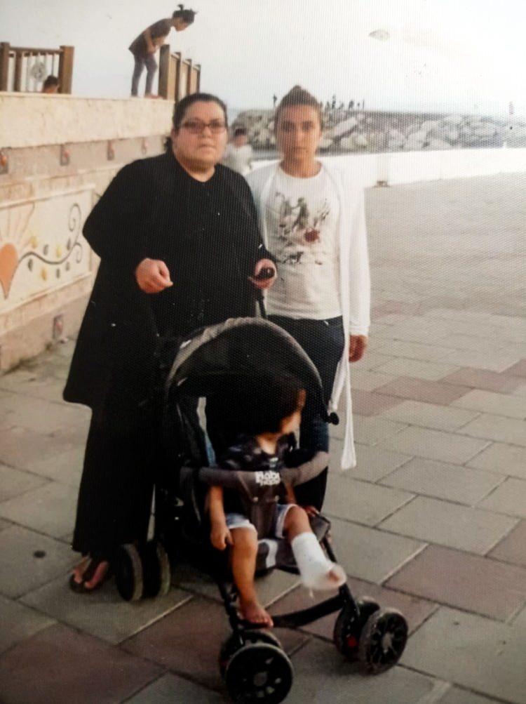 <p>Adana'da yaşayan, 1'i engelli 3 &ccedil;ocuk annesi Fatma Dinsever (46), halk arasında fil hastalığı olarak bilinen lenf&ouml;demle m&uuml;cadele ediyor.&nbsp;</p>
