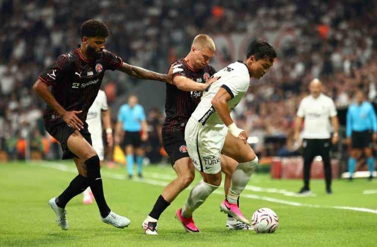 <p><strong>Ekstra Bladet: "Kırmızı kart pahalıya mal oldu: Midtjylland T&uuml;rkiye'de mağlup oldu"</strong></p>

