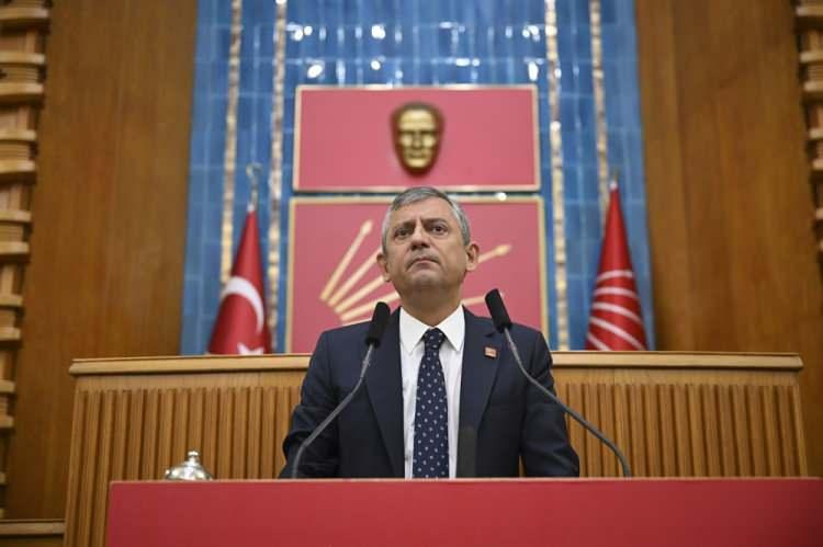 <p>CHP'de mutlak butlan kararının ardından yaşanan ayrışma s&uuml;reci devam ederken, g&ouml;zler belediye başkanlarının hangi safta yer alacağına &ccedil;evrildi.&nbsp;</p>
