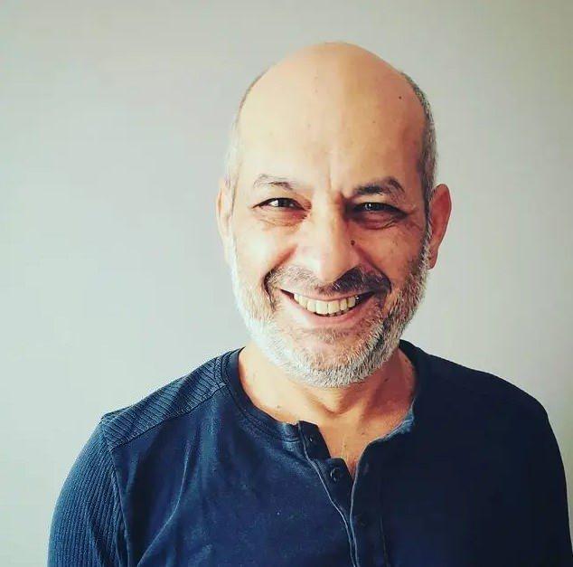 <p><strong>İŞTE SON HALİ</strong></p>

<p>Yılların etkisiyle fiziksel g&ouml;r&uuml;n&uuml;m&uuml;nde değişim yaşanan Okan Selvi'nin g&uuml;ncel fotoğrafları sosyal medyada kısa s&uuml;rede ilgi g&ouml;rd&uuml;.</p>
