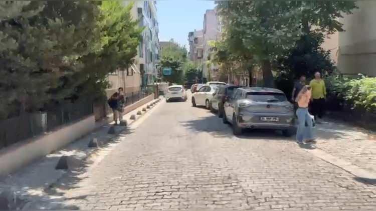 <p>Diğer yandan, polis ekiplerinin, olaya karışan ve ka&ccedil;an diğer 2 ş&uuml;pheliyi yakalamak i&ccedil;in başlattığı &ccedil;alışmalar s&uuml;r&uuml;yor.</p>

<p>&nbsp;</p>

<p><span style="color:#A52A2A"><em><strong>KAYNAK: DHA&nbsp;</strong></em></span></p>
