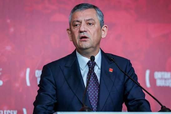 <p>&Ouml;zg&uuml;r &Ouml;zel&rsquo;in yeni bir parti kuracağını duyurmasıyla birlikte siyasi partilere yapılan Hazine yardımları konusu b&uuml;y&uuml;k bir merak odağı haline geldi.</p>
