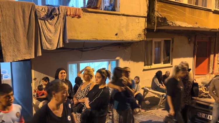<p>Olay, 21 Temmuz Salı g&uuml;n&uuml; saat 20.30 sıralarında Telsizler Mahallesi'nde meydana geldi.&nbsp;</p>
