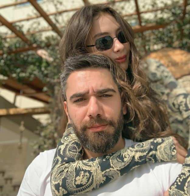 <p>Başarılı oyuncu Neslihan Atag&uuml;l, &ouml;zel hayatından yaptığı yeni paylaşımlarla takip&ccedil;ilerinin beğenisini kazandı. Sosyal medya hesabından eşi Kadir Doğulu ve oğulları Aziz ile birlikte &ccedil;ekilen kareleri yayımlayan Atag&uuml;l, aile saadetini g&ouml;zler &ouml;n&uuml;ne serdi.</p>
