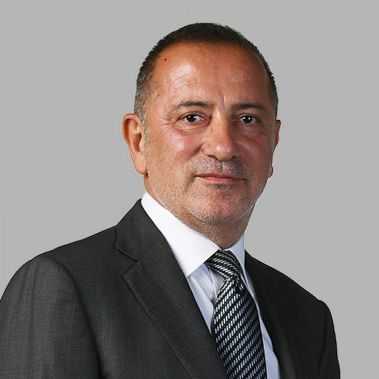 <p>Altaylı'nın ifadesine ulaşıldı.</p>

<p>Haluk LEVENT isimli şahsı ilk olarak 2021 yılında yapmış olduğum bir programda tanıdım. Kendisiyle ilk tanışıklığım bu program vesilesiyle oldu. Daha &ouml;nce mesleğim itibariyle tabi ki kendisini bilirdim. Ama kendisinin bende olumsuz bir intibası bulunmaktaydı. &Ccedil;&uuml;nk&uuml; kendisinin kumarbaz, dolandırıcılıktan hapse girmiş bir adam olarak bilirdim. A&ccedil;ık&ccedil;ası kendisine de &ccedil;ok g&uuml;venmezdim. 2017 yılında AHBAP isimli bir dernek kurdu. Bu dernekle ben para topladığını bilmiyordum. Bu dernek vasıtasıyla hayırseverleri ihtiya&ccedil; sahipleri ile buluşturup bu insanlara da konser, etkinlik vb. gibi programlar d&uuml;zenliyor olarak beliyordum. 2020 yılında &uuml;lke genelinde ger&ccedil;ekleşen orman yangınlarında AHBAP'ın ve Haluk LEVENT'in b&uuml;y&uuml;k &ccedil;abaları oldu. Helikopter, u&ccedil;ak kiralayıp yangın s&ouml;nd&uuml;rme faaliyetlerine fiilen katılıp &ccedil;aba g&ouml;sterdiler. Bu durum hem benim nazarımda hem de kamuoyunda AHBAP derneğine bir sempati oluşturdu. Toplum nazarında g&uuml;ven kazandı. En son 6 Şubat depremlerinde bu dernek vasıtasıyla yardımlar yapmaya başladı. Ancak benim bu d&ouml;nemde de Haluk LEVENT ile ilgili şahsen soru işaretlerim devam etmekteydi. Kamuoyunda ve şahsen benim nazarımda hem orman yangınlarında yapmış olduğu &ccedil;alışmalar hem de depremin yaşandığı ilk andan itibaren yaptıkları ile bu kişiler hakkında bir g&uuml;ven ortamı oluştu. Bu g&uuml;ven ortamı ile birlikte benim de AHBAP ile ilgili olumlu y&ouml;nde s&ouml;ylemlerim olmuş olabilir. Ama bununla birlikte ben kesinlikle bu adamın ge&ccedil;mişinde kumar, mali su&ccedil;lar gibi y&uuml;z kızartıcı olaylar bulunması hasebiyle bu derneğin kesinlikle &ccedil;ok iyi denetlenmesi gerektiğini savundum. Hatta bu konuda "Haluk &ccedil;uvallamamalısın, s&uuml;t gibi lekesiz g&ouml;r&uuml;nmek zorundasın" minvalinde yazılar kaleme aldım. Bunun &uuml;zerine Haluk LEVENT benimle irtibatı kesti. Telefonlarıma cevap vermemeye başladı. Bende bu s&uuml;re&ccedil;ten sonra derneğin ve Haluk'un bağımsız kuruluşlarca denetlenmesini her platformda s&ouml;ylemeye devam ettim. Son olarak birka&ccedil; ay &ouml;nce Haluk LEVENT'in tekrardan g&uuml;ndeme gelmesi ile bir yazı daha kaleme aldım. Bu yazıda internet sitende hesap vermiyorsun, acilen uluslararası kuruluşlarca denetlenmen gerekiyor diyerek İ&ccedil;işleri Bakanlığını da g&ouml;reve &ccedil;ağırdım. Bu yazıdan sonra Haluk LEVENT bana "&ccedil;ok &ccedil;ok haklısın abim, 10 ay kadar &ouml;nce denetim ge&ccedil;irmiştik. D&uuml;zenli denetleniyoruz. Denetim sonrası canlı yayınlarda tek tek kuruşuna kadar hesap vereceğim, s&ouml;z&uuml;m s&ouml;z bu mesaj da burada kalsın" şeklinde mesaj attı. Bende kendisine bu iş b&ouml;yle olmaz. B&uuml;y&uuml;k denetim firmaları ile &ccedil;alışmalısın. Her şeyi a&ccedil;ık ve net bir şekilde yayınlamalısın dedim ve bundan bir s&uuml;re sonra kendisi g&ouml;zaltına alındı. S&uuml;reci bende herkes gibi medyadan takip ettim.</p>

<p>&nbsp;</p>

<p>6 Şubat depremlerinden sonra tabi y&uuml;z yılın en b&uuml;y&uuml;k afetlerinden olması nedeniyle puslu bir hava vardı. Herkes bir şeyin ucundan tutup birbirine yardım etme derdindeydi. Kayıplar o kadar &ccedil;oktu ki insanlara yetişilemiyordu. B&ouml;yle bir ortamda bizde yardım eden herkese destekleyici ve elimizden geldiğince bu faaliyetleri duyurmaya &ccedil;alışarak s&uuml;rece katkı sağlamaya &ccedil;alıştık. Ben o d&ouml;nem Habert&uuml;rk'te &ccedil;alışıyordum. Bunu da programlarımda defaatle dile getirdim. Daha sonra istenirse de programın kaydını da dosyanıza sunabilirim. Bir programda Kızılay'ın yada AFAD'ın karalanmaya &ccedil;alışılması sırasında AFAD'ı ve Kızılay'ı savunup bu t&uuml;r s&ouml;ylemlerin manasız olduğunu s&ouml;ylemişimdir. herkese vesile olmaya &ccedil;alıştık.</p>
